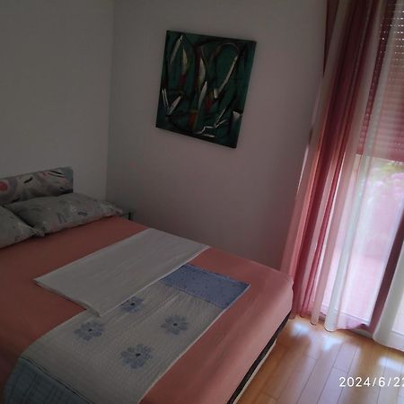 Spacious Apartment With Big Garden Near Beach Сплит Экстерьер фото