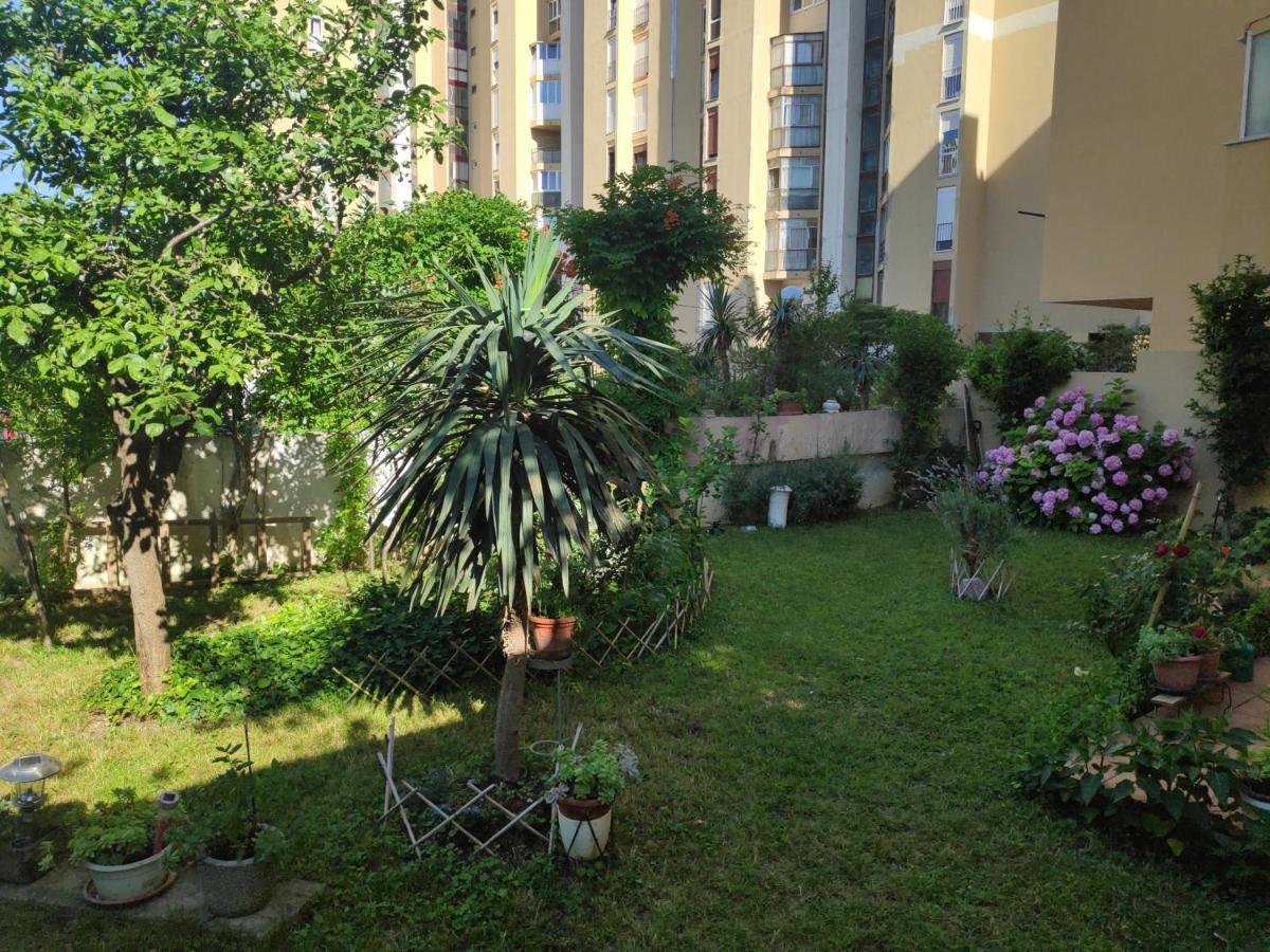 Spacious Apartment With Big Garden Near Beach Сплит Экстерьер фото
