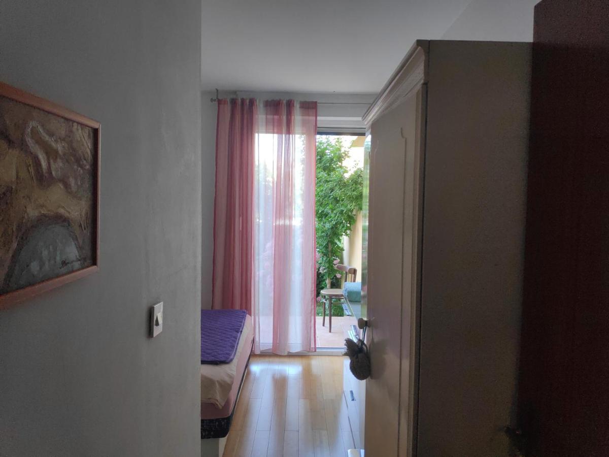 Spacious Apartment With Big Garden Near Beach Сплит Экстерьер фото
